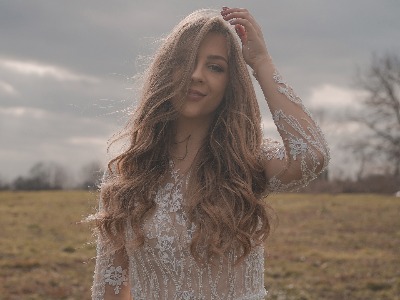 Sedamnaestogodišnja Anđela objavila autorsku pjesmu "Lažni osmijeh"